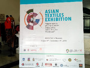 Keren! Kain Tenun Indonesia di Pameran Wastra Asia