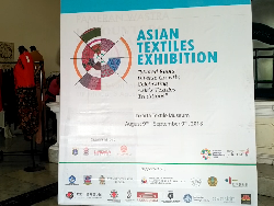 Keren! Kain Tenun Indonesia di Pameran Wastra Asia