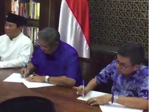 SBY Teken Perjanjian Dukungan ke Prabowo-Sandiaga Uno SBY Teken Perjanjian Dukungan ke Prabowo-Sandiaga Uno