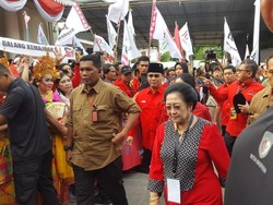 Megawati Tiba di Gedung Joang Bareng Puan Maharani