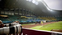 Belum banyak tiket yang terjual di tiket box Stadion Patriot pada hari ini.