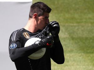 Pernah Lihat Kiper Real Madrid Kentut? Begini Momennya