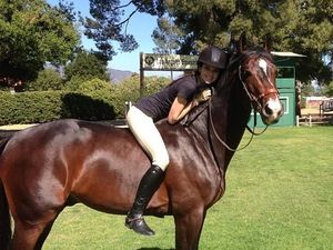 Seksinya Kendall Jenner Saat Menunggangi Kuda, Sporty Abis!