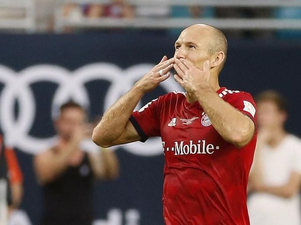 Video: Gol De Javu Khas Arjen Robben Terulang Video: Gol De Javu Khas Arjen Robben Terulang