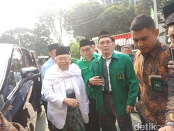 Silaturahmi ke Kantor PPP, Maruf Amin Dikalungkan Serban Hijau