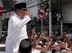 Prabowo-Sandiaga Serahkan Dokumen Syarat Capres-Cawapres ke KPU