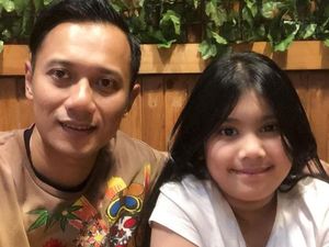 Momen Haru Saat Agus Yudhoyono Pamit Pergi Haji ke Putrinya