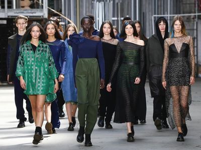 Intip Koleksi Terbaru Putra Capres Prabowo di Paris Fashion Week