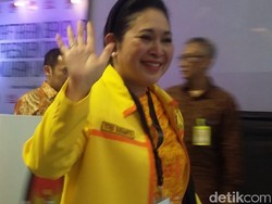 Semringah, Titiek Soeharto Dampingi Prabowo Daftar Capres ke KPU