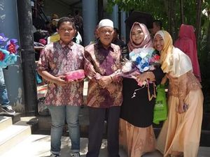 Senyum Kakek 70 Tahun Nikahi Gadis dari Bone dengan Mahar Rp 1 M