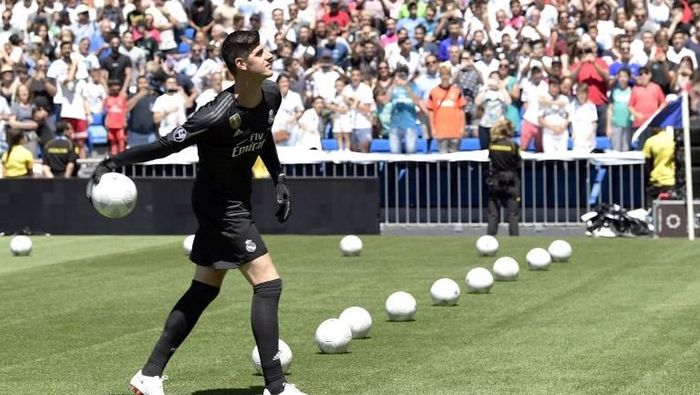 Thibaut Courtois diserang fans Chelsea di akun instagramnya (JAVIER SORIANO/AFP Photo) Thibaut Courtois diserang fans Chelsea di akun instagramnya (JAVIER SORIANO/AFP Photo)