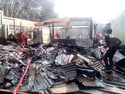 Gudang Sembako Tua di Depok Ludes Terbakar