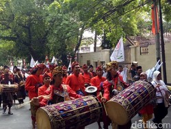 Mobil Hias hingga Gamelan dari Para Pendukung Susul Jokowi ke KPU