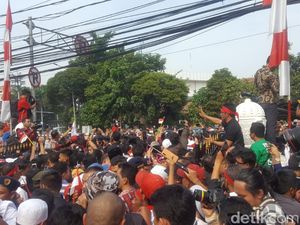 Sempat Tersendat, Jalan Depan Gedung Joang Kembali Lancar