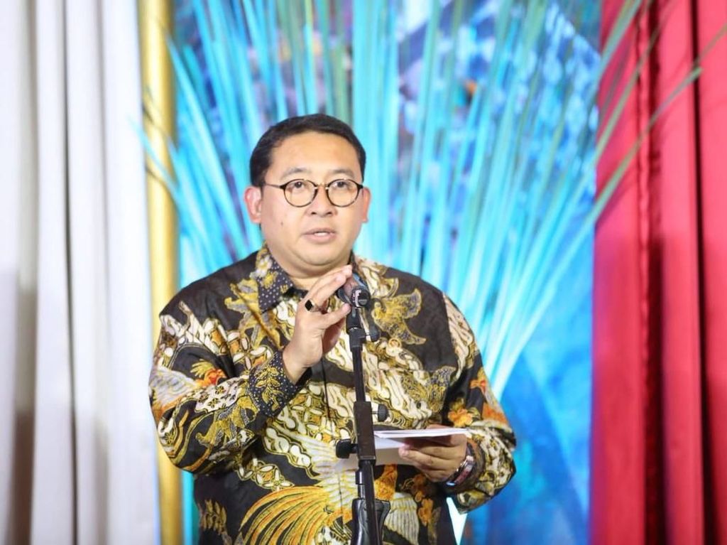 Fadli Zon Bikin Lagu Tangan Besi: Main Hakim Sendiri, Memperalat Aparat Fadli Zon Bikin Lagu Tangan Besi: Main Hakim Sendiri, Memperalat Aparat