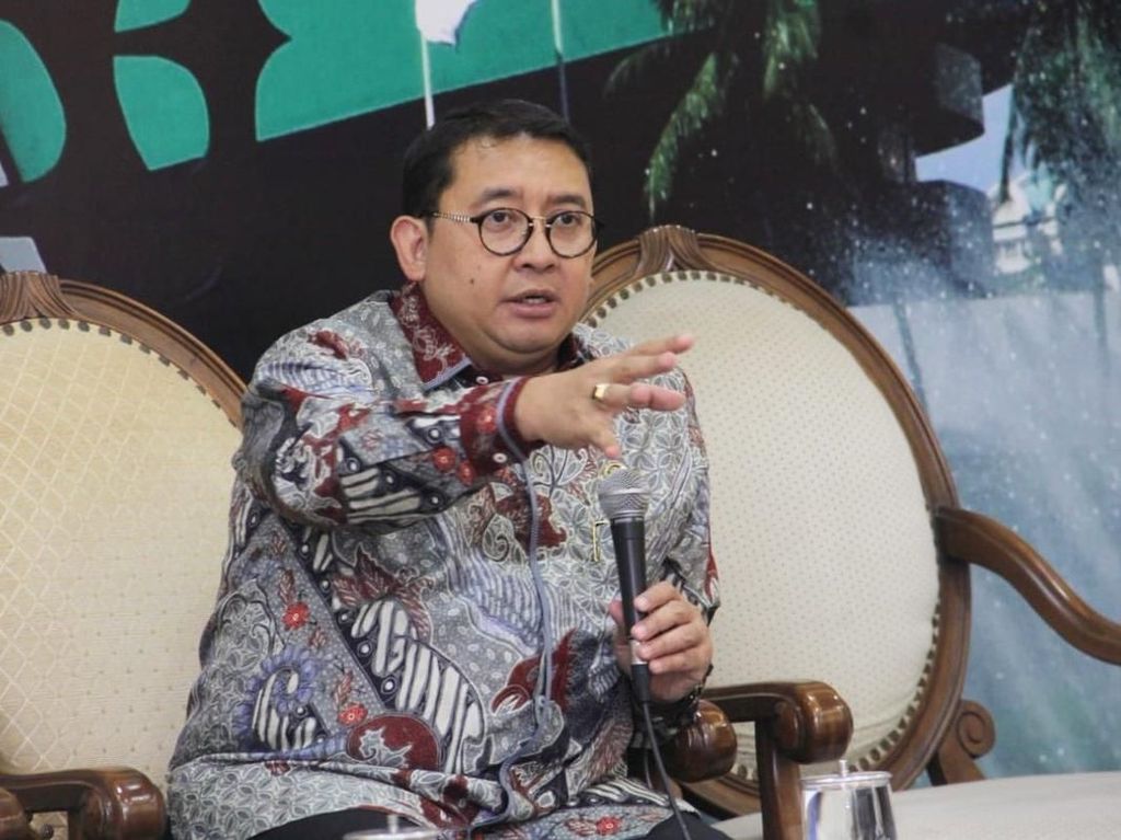 Perang Puisi Genderuwo Brewok Vs Kacung Chubby Perang Puisi Genderuwo Brewok Vs Kacung Chubby
