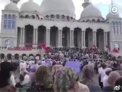 Masjid di China Hendak Dirobohkan, Jemaah Menghadang Aparat