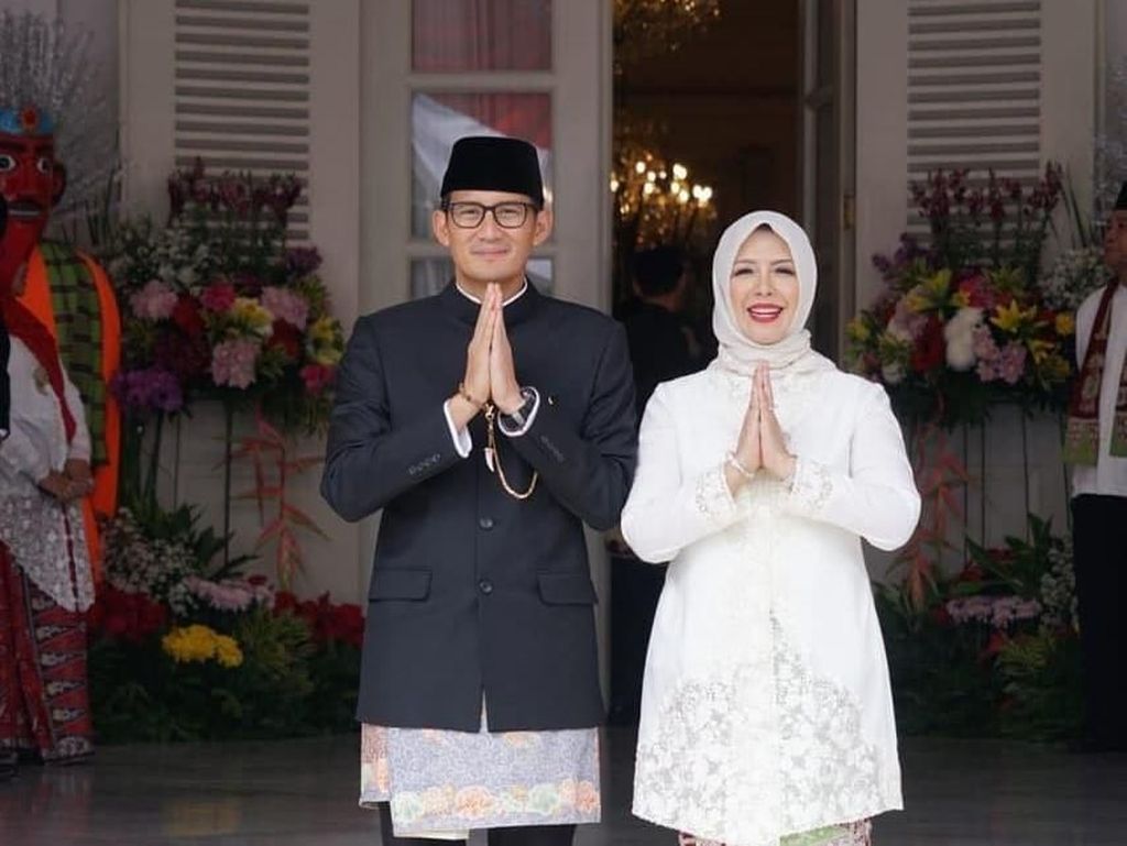 Mengintip Hijab Instan Renda yang Dipakai Istri Sandiaga Saat Umrah Mengintip Hijab Instan Renda yang Dipakai Istri Sandiaga Saat Umrah