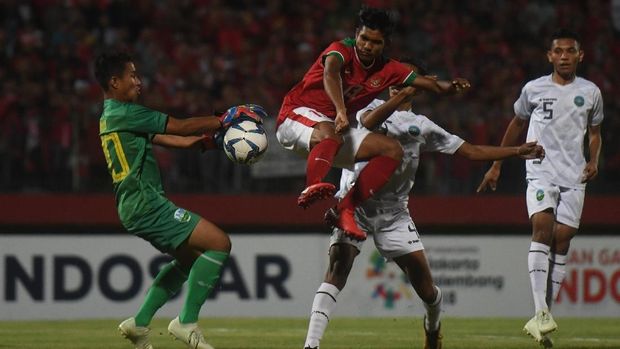 Timnas Indonesia U-16 sukse menerapkan umpan-umpan pendek cepat. (