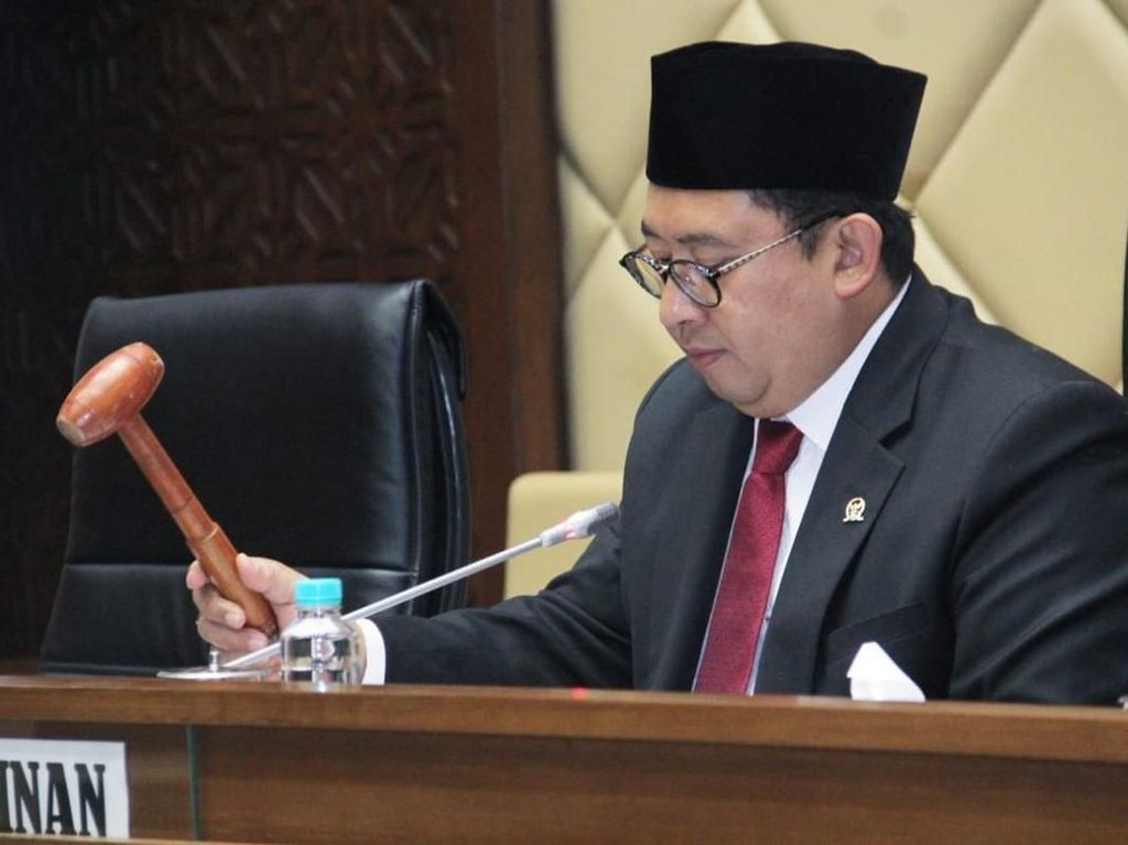 Fadli Zon Calon Kuat Kembali Isi Kursi Pimpinan DPR dari Gerindra Fadli Zon Calon Kuat Kembali Isi Kursi Pimpinan DPR dari Gerindra