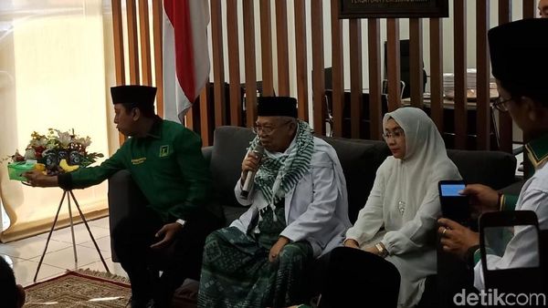 Potret Maruf Amin Didampingi Istri Usai Daftar Cawapres
