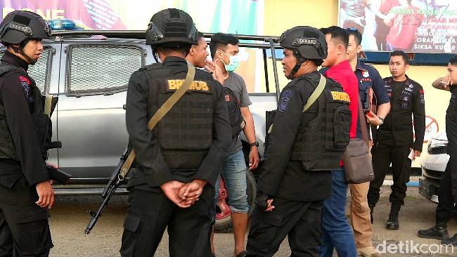 Berita 2 Terduga Teroris Ditangkap di Bone, Bahan Peledak Disita Jumat 19 April 2024