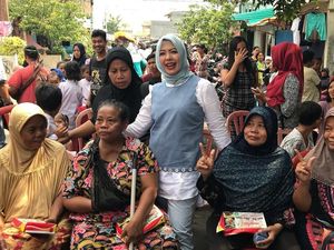 Gaya Hijab Ibu Pejabat Ala Mpok Nur, Istri Cawapres Sandiaga Uno Gaya Hijab Ibu Pejabat Ala Mpok Nur, Istri Cawapres Sandiaga Uno