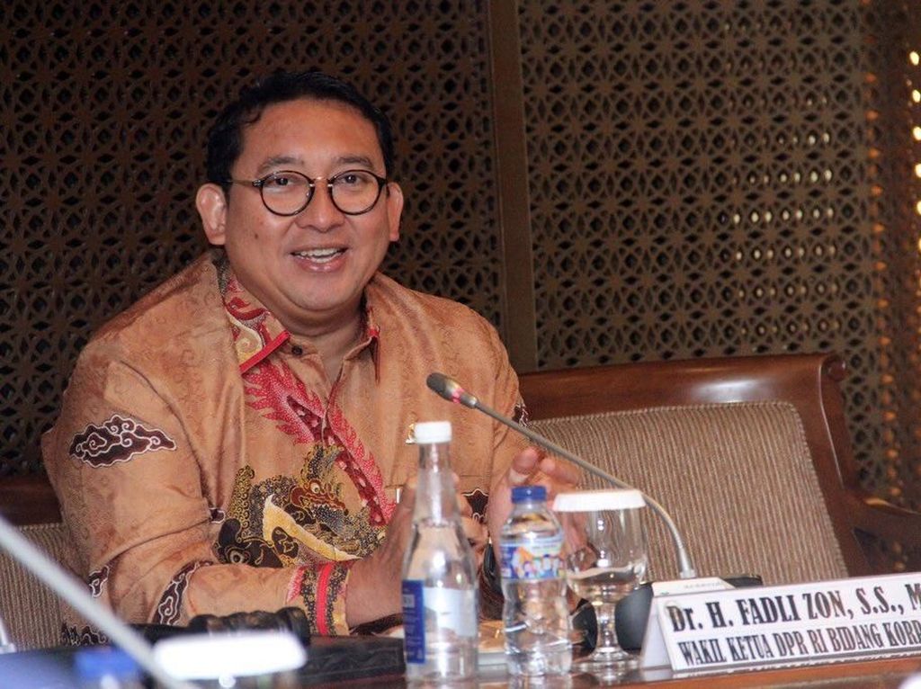 Fadli Zon Buat Sajak Mau Saya Tabok Fadli Zon Buat Sajak Mau Saya Tabok