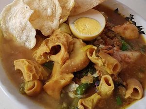 Siang Ini Enaknya Makan Rujak Soto Khas Banyuwangi