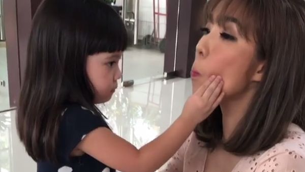 Deretan Seleb Hot Mom yang Bikin Salfok
