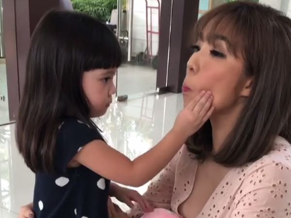Deretan Seleb Hot Mom yang Bikin Salfok