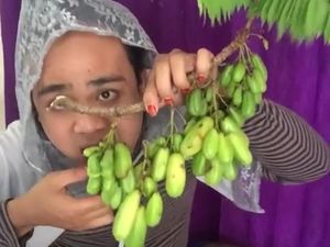 Kocak! Gaya Makan Fahrit Mufama yang Katanya Titisan Syahrini dan Olga