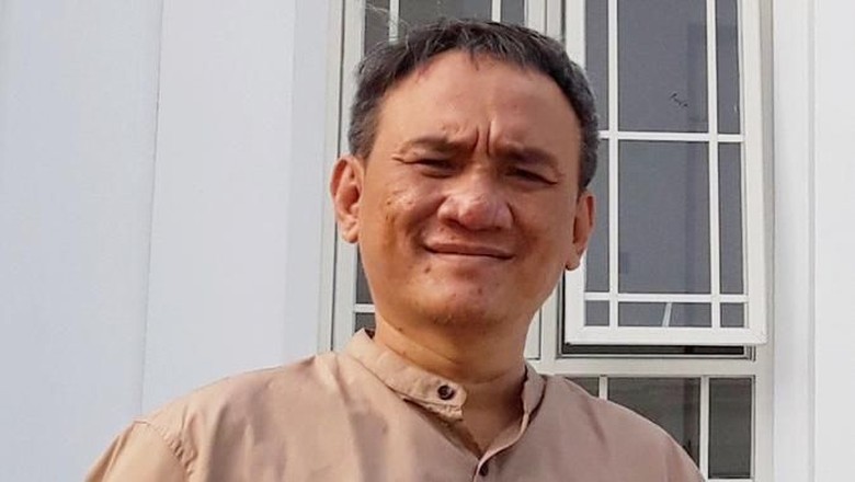 Saat Andi Arief Ingatkan Janji Sandiaga Bantu Dana Kampanye Saat Andi Arief Ingatkan Janji Sandiaga Bantu Dana Kampanye