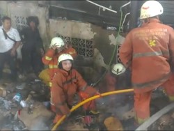 Video: Lapak Barang Bekas di Senen Terbakar