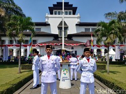 Usai Keliling Bandung, Api Asian Games Diinapkan di Gedung Sate
