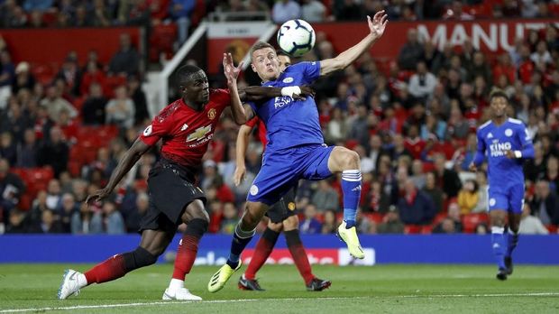 Manchester United menang atas Leicester City di laga pertama Liga Inggris.