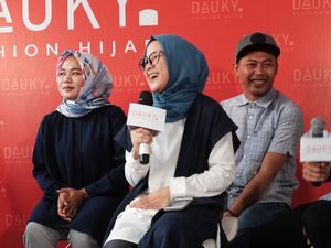 Foto: Imutnya Nissa Sabyan Pakai Hijab Simple Khas Anak Muda
