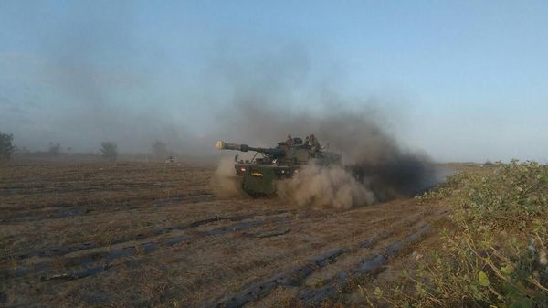 Tank Tempur Pindad Diuji Lewati Pasir Pantai
