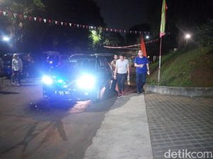 Sandiaga Uno Sambangi Rumah Soetrisno Bachir Sandiaga Uno Sambangi Rumah Soetrisno Bachir