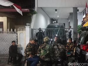 Jelang Tes Kesehatan, Kerabat-Desainer Sambangi Rumah Maruf Amin Jelang Tes Kesehatan, Kerabat-Desainer Sambangi Rumah Maruf Amin