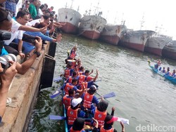 Sorak-sorai Anies-Susi Semangati Peserta Lomba Dayung di Muara Baru