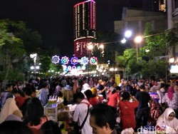 Malam Minggu Mlaku-mlaku Nang Tunjungan, Yuk!