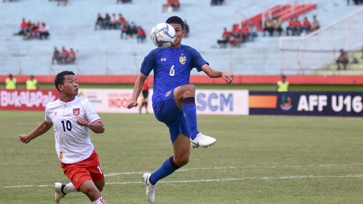 Thailand mengandaskan Myanmar untuk menjejak final Piala AFF U-16 2018. (Foto: M Risyal Hidayat/ANTARA FOTO)