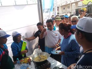 Momen Akrab Susi-Anies di Festival Muara Baru Momen Akrab Susi-Anies di Festival Muara Baru