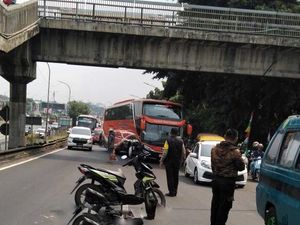 Kecelakaan TransJ dan Motor di Ciracas, 1 Orang Tewas