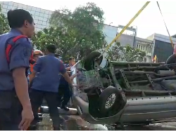 Video Evakuasi Mobil yang Tercebur di Kali Glodok