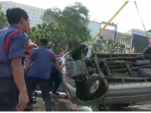 Video Evakuasi Mobil yang Tercebur di Kali Glodok Video Evakuasi Mobil yang Tercebur di Kali Glodok