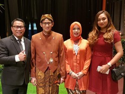 Hadiri Resepsi Aryo Djojohadikusumo, Sandiaga Pakai Busana Adat