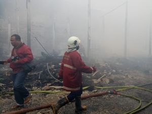 Puluhan Kios di Pasar Buah Denpasar Terbakar