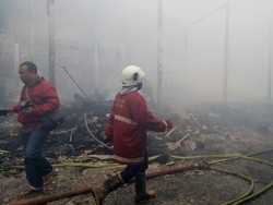 Puluhan Kios di Pasar Buah Denpasar Terbakar